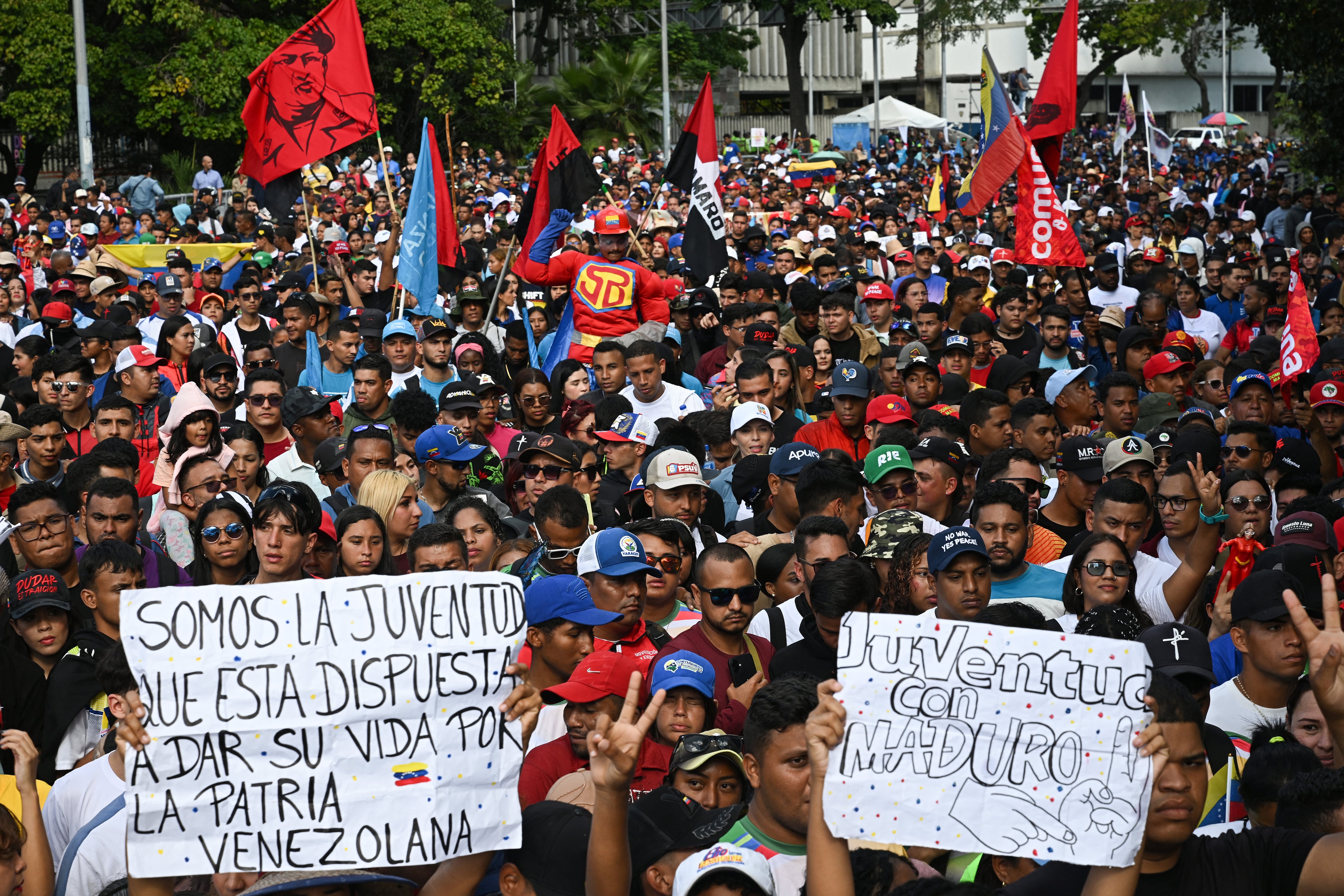 Demonstrators attend a Chavismo youth march in Caracas on January 8, 2026, to demand the release of deposed Venezuelan president Nicolas Maduro and his wife Cilia Flores, snatched and taken to New York on January 3 to face trial on drug and weapons charges. Venezuela on January 8 announced the release of a "large number" of prisoners, some of them foreigners, in an apparent concession to the United States after its ouster of ruler Nicolas Maduro. (Photo by Federico PARRA / AFP)