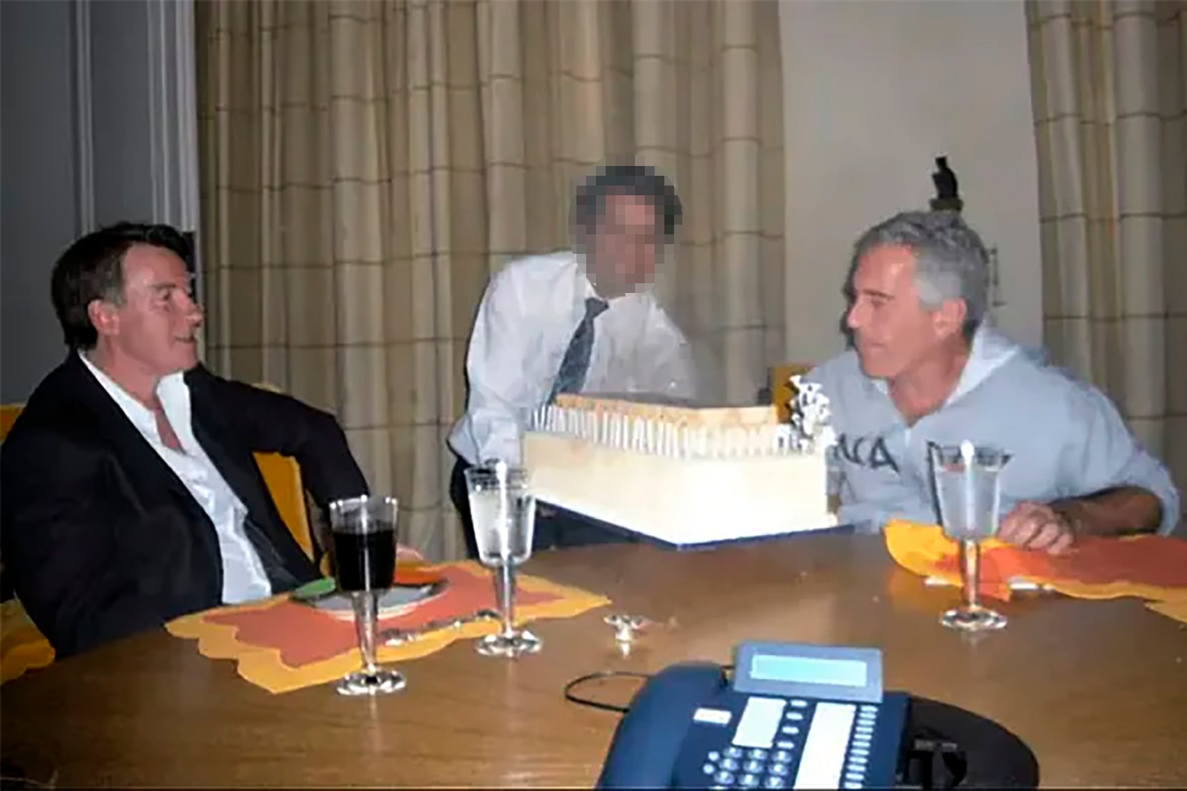 FOTO @Departamento de Justicia de EE.UU
       peter mandelson   jeffrey epstein