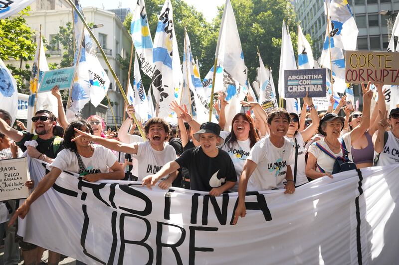 Jovenes en la marcha CGT 18/12/2025
