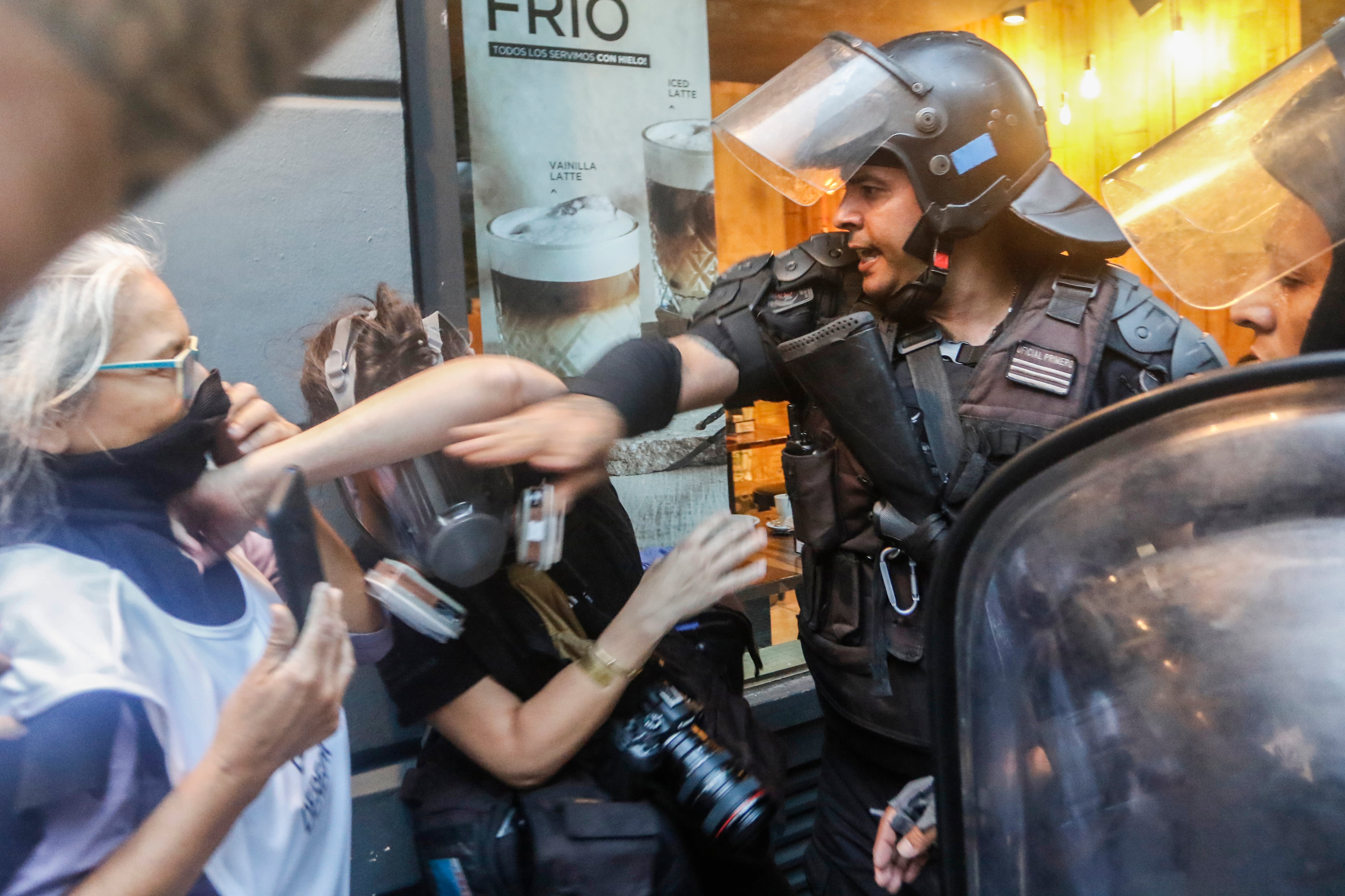 Violencia policial contra fotógrafas y fotógrafos