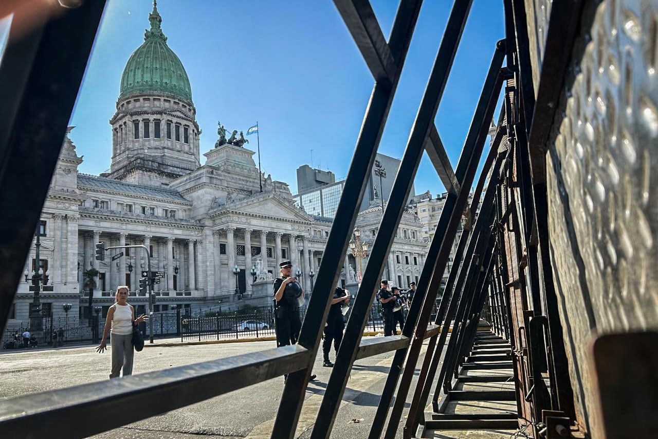 Preparativos para reprimir la marcha al congreso el pròximo paro general 18 02 2026