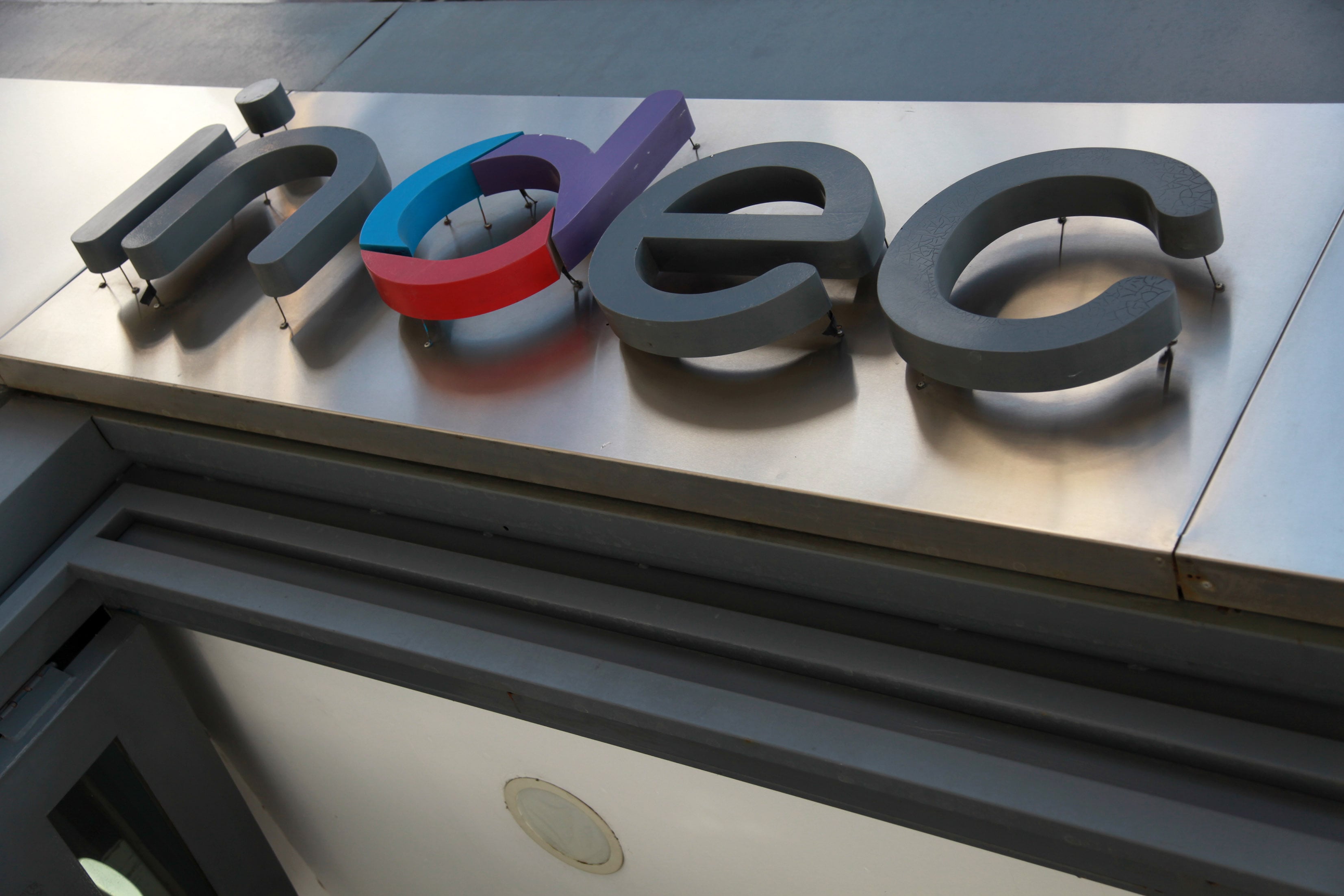 Jorge Larrosa
INDEC
LOGO Y FACHADA