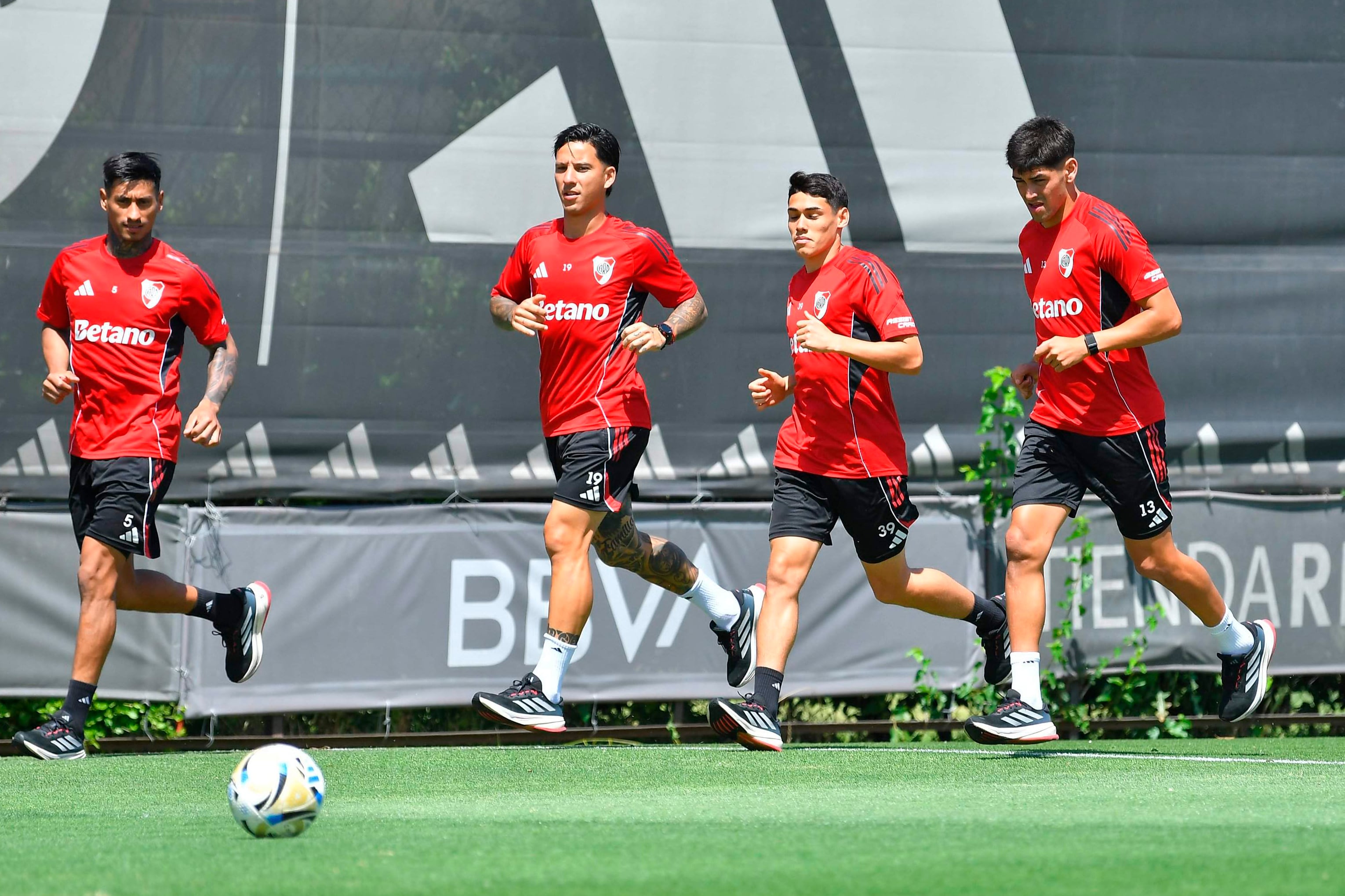 FOTO PRENSA RIVER 
   river  entrenamiento