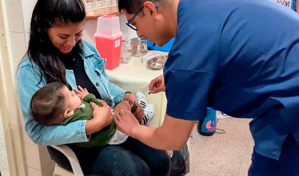 Los padres no querían vacunarla