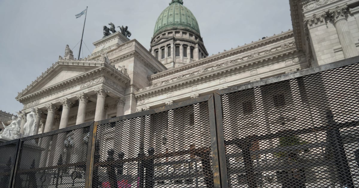 Las universidades marchan al Congreso, mientras siguen las negociaciones por la sesión y el DNU 70/23