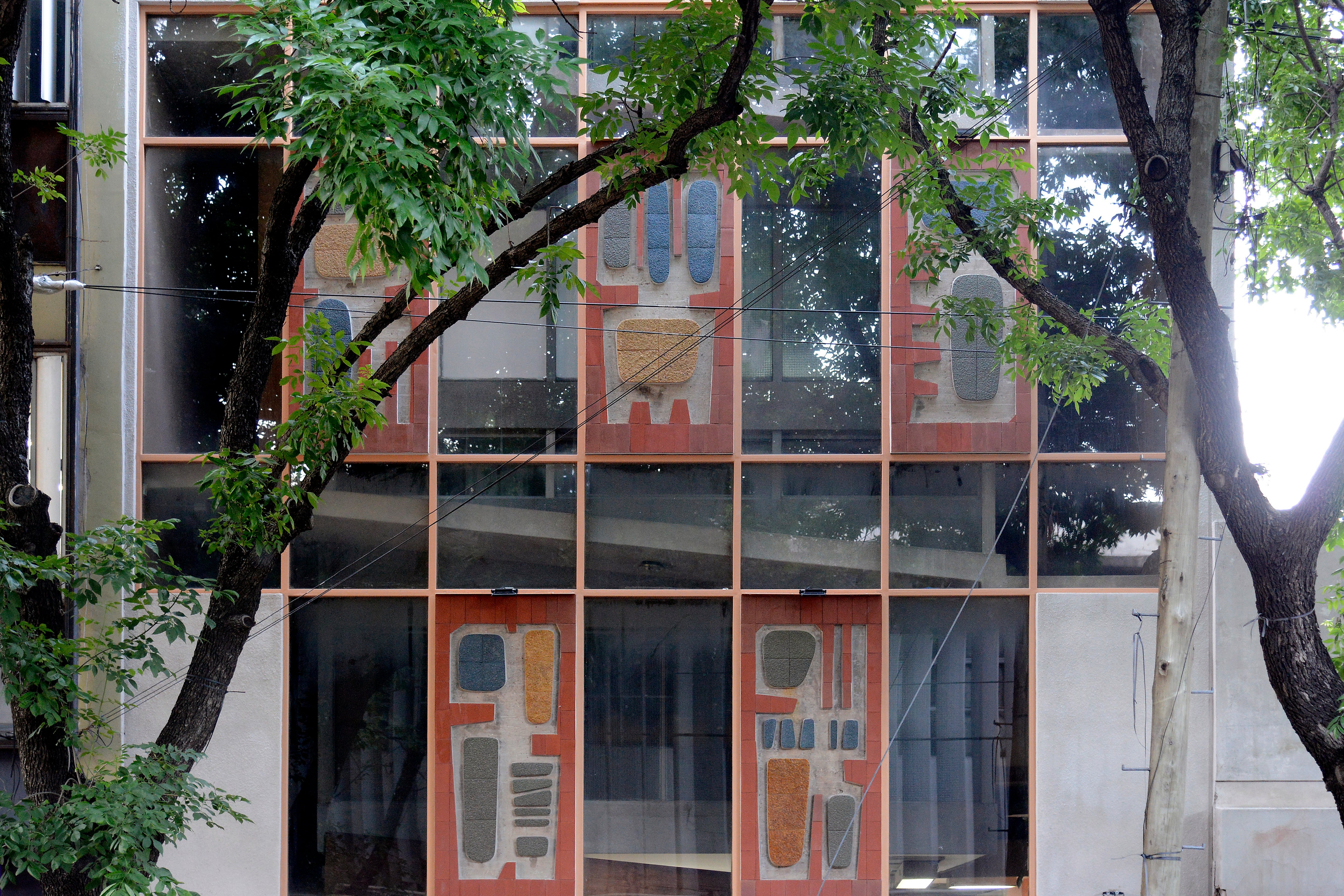 ROSARIO, 29-11-2018, CULTURA, BIBLIOTECA POPULAR VIGIL, INAUGURACION DE LOS MURALES DEL FRENTE DE LA BIBLIOTECA RESTAURADOS, RUBEN NARANJO, MIGUEL LIFSCHITZ, DERECHOS HUMANOS, DDHH,