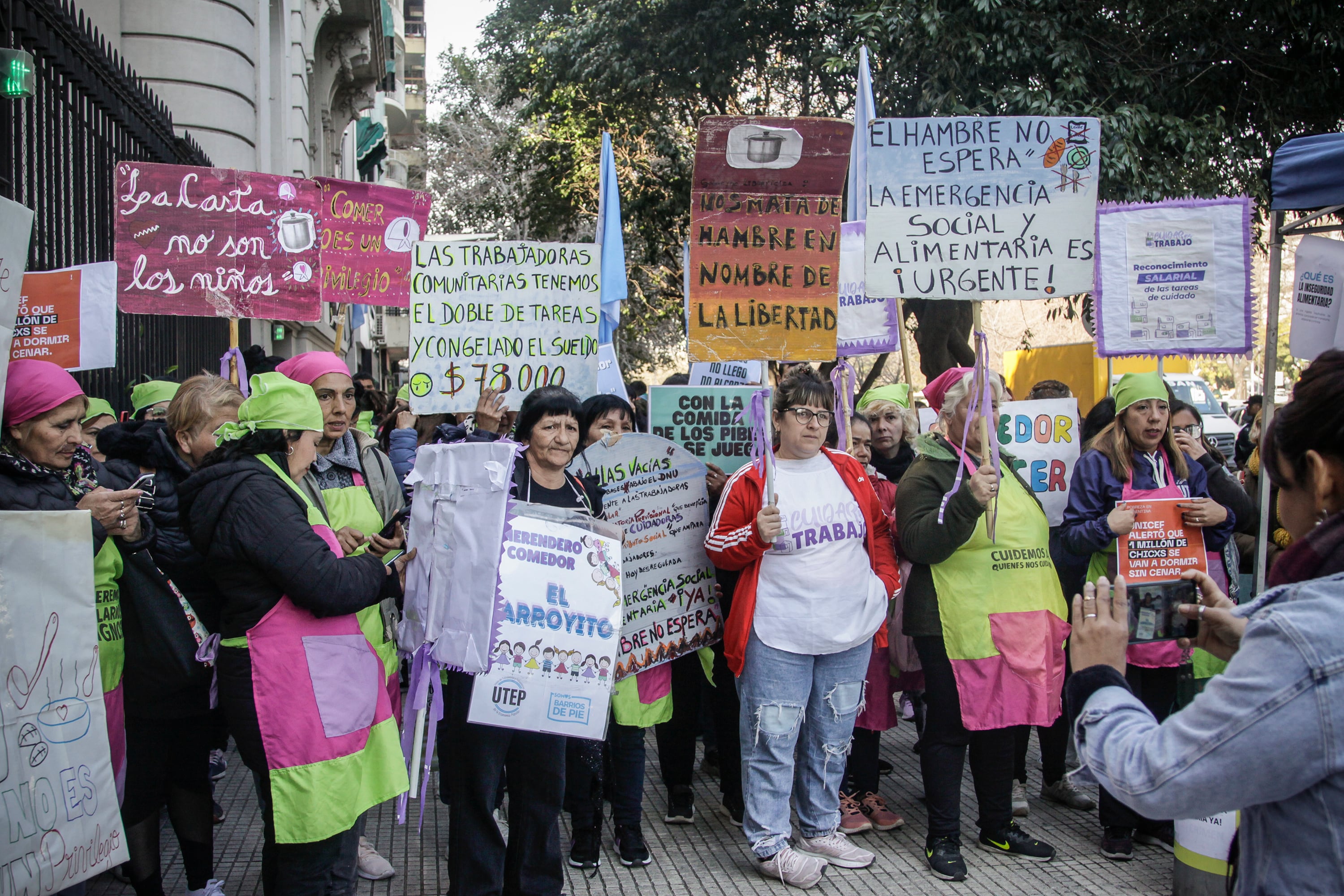 Reclamo de alimentos en Ministerio de Capital Humano