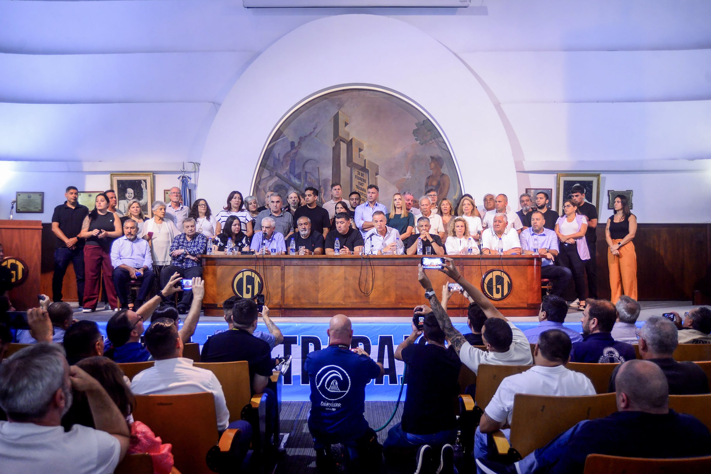 Epígrafe: NOTICIAS ARGENTINAS BAIRES FEBRERO 18: El secretario del Seguro y miembro del triunvirato de la CGT, Jorge Sola, ratificó el paro nacional por 24 para este jueves sin movilización y aseguró que “la Argentina se paralizará de punta a punta”.