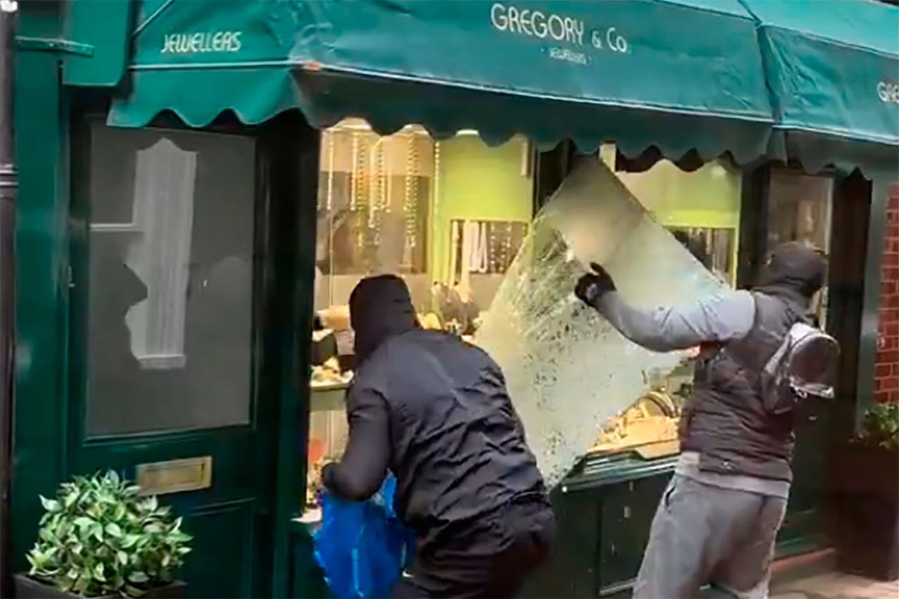 CAPTURA VIDEO
robo joyeria londres