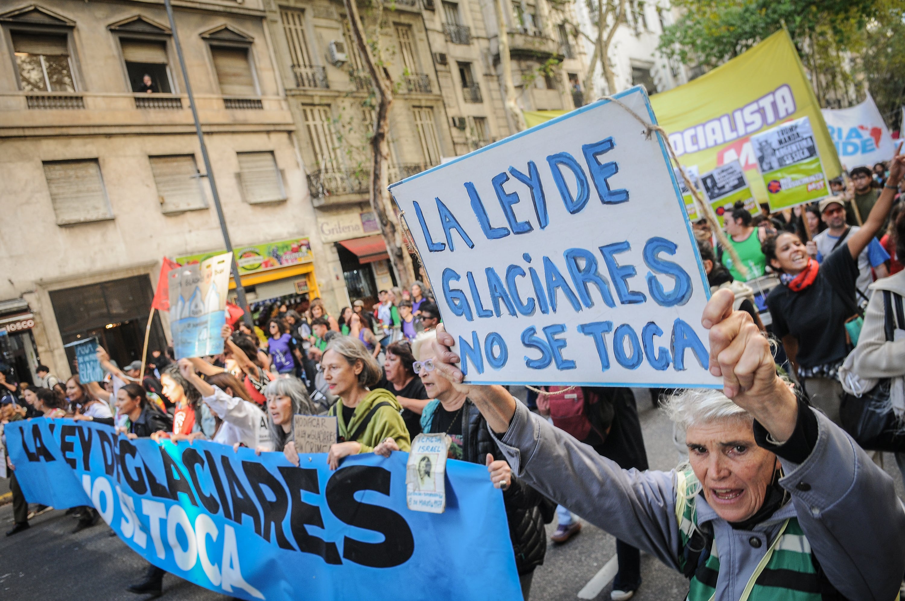 Buenos Aires, 8 de abril de 2026
Marcha por los glaciares