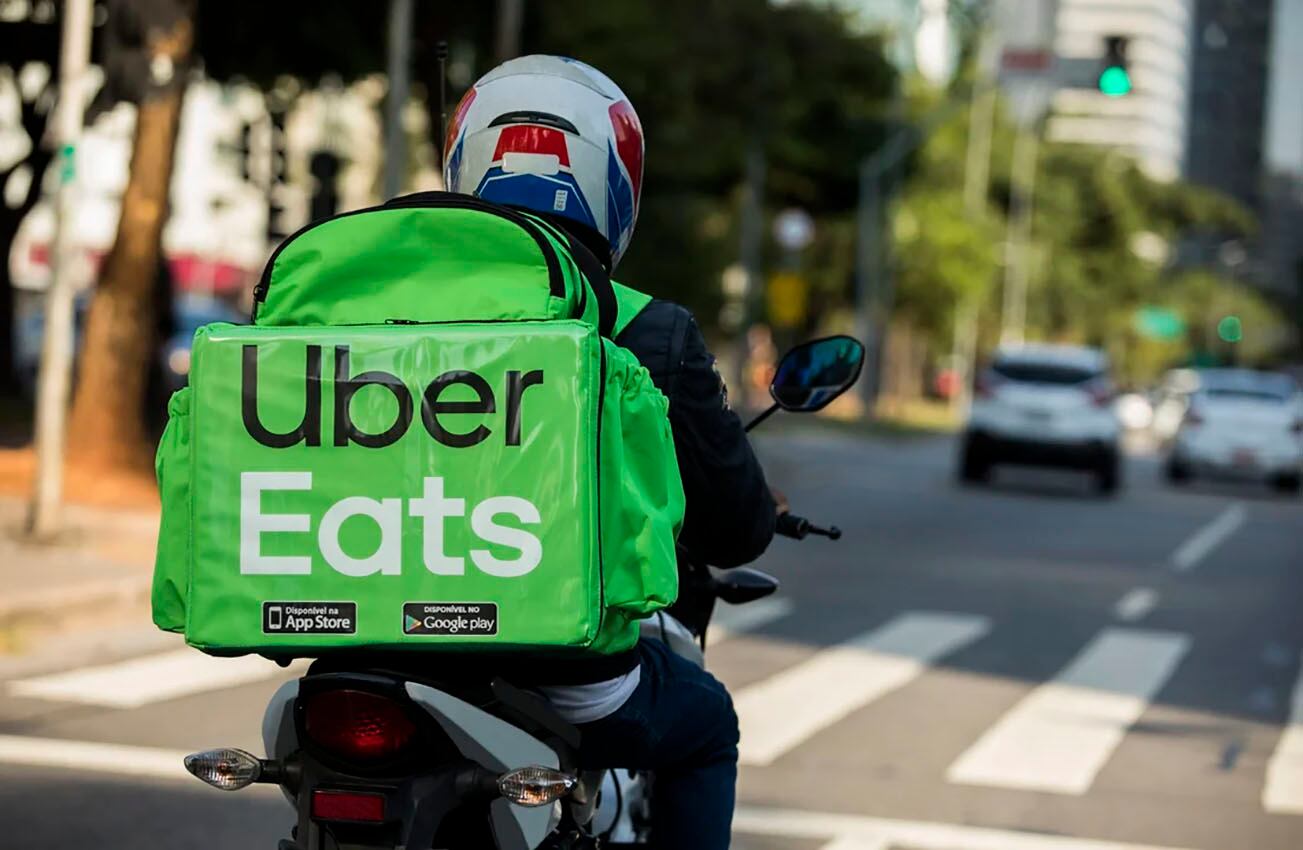 FOTO NA 
   uber  eats  moto