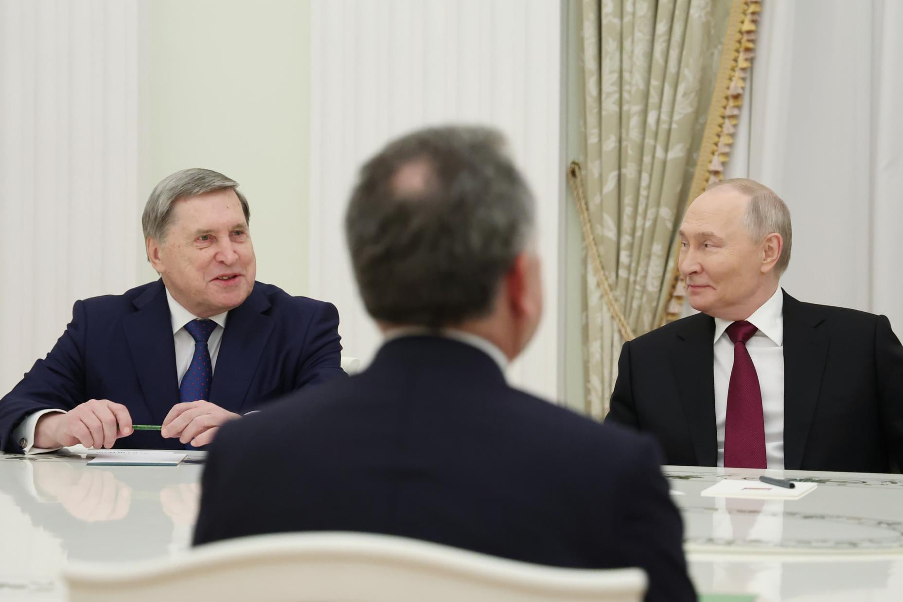 QXE02. BOGOTÁ (COLOMBIA), 02/12/2025.- Fotografía de archivo del 24 de julio de 2014 del entonces presidente de Honduras, Juan Orlando Hernández, hablando durante una reunión en el Capitolio de Washington (Estados Unidos). El expresidente hondureño Juan Orlando Hernández, condenado en Estados Unidos por narcotráfico, fue liberado este lunes, según los registros actualizados del Federal Bureau of Prisons (BOP), tras recibir un perdón total del presidente estadounidense Donald Trump. EFE/Michael Reynolds ARCHIVO