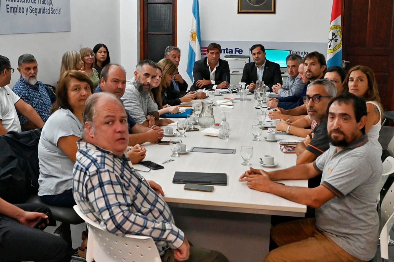 Ministerio de Trabajo, Santa Fe, paritaria, Gobierno de la Provincia, Asociación de Médicos de la República Argentina (AMRA), Sindicato de Profesionales Universitarios de la Salud (Siprus),