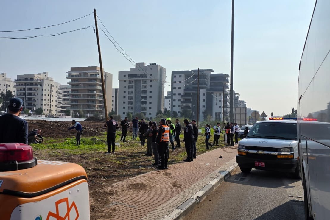 CISJORDANIA, 26/12/2025.-Al menos dos personas murieron y una tercera resultó herida este viernes en un ataque que la Policía israelí califica de "terrorista", después de que un palestino de Cisjordania presuntamente atropellara a un anciano y apuñalara a una joven en la ciudad de Beit Shean