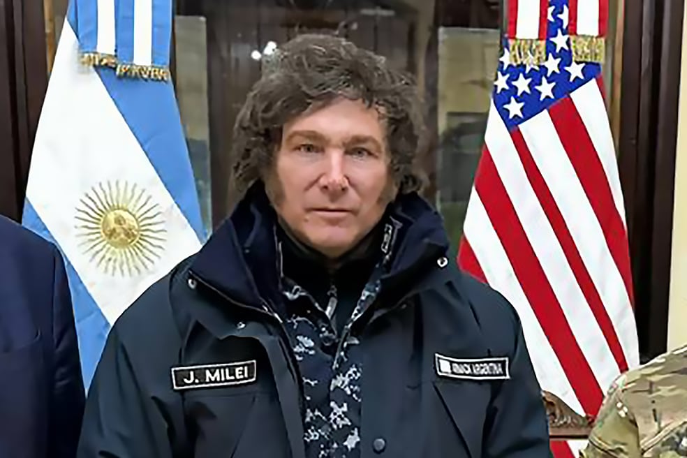 Javier Milei en uniforme de la armada
