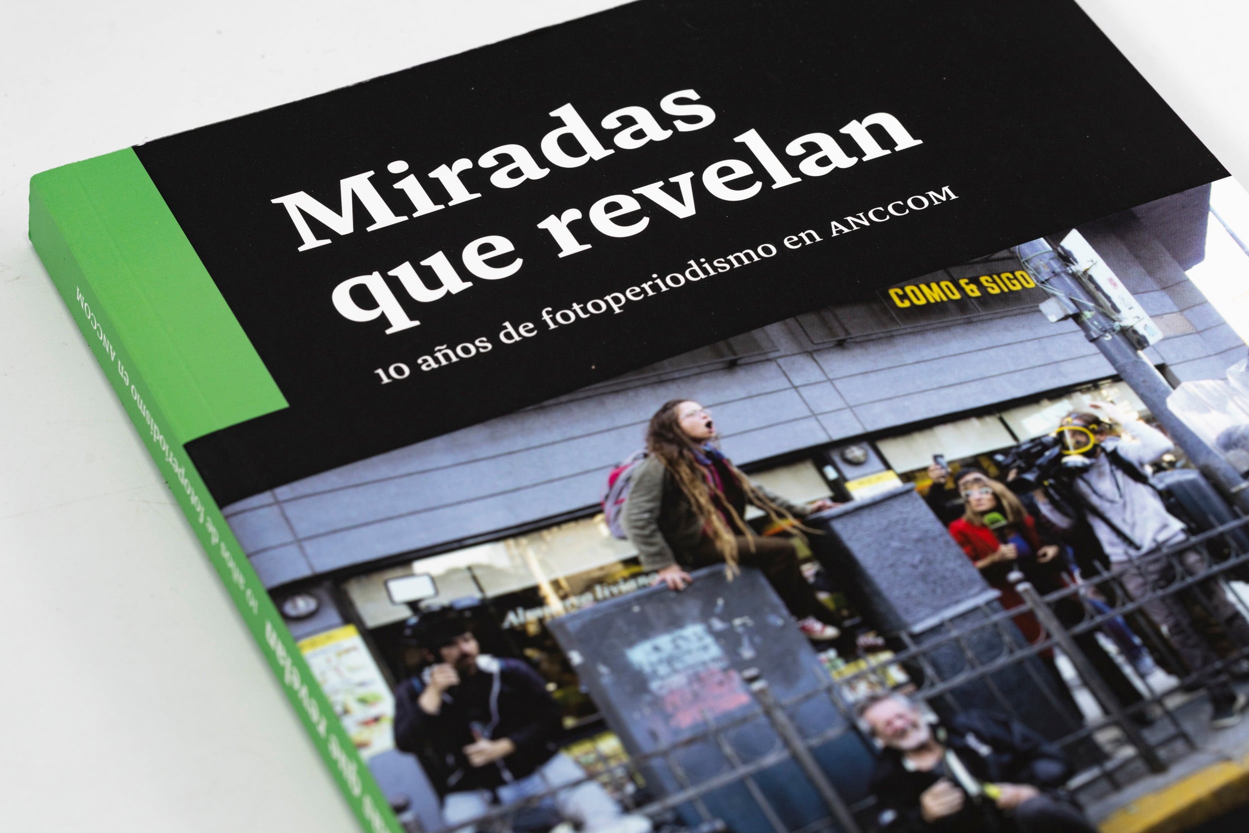 Libro Miradas que revelan, producto de 10 años de fotoperidismo en agencia ANCCOM