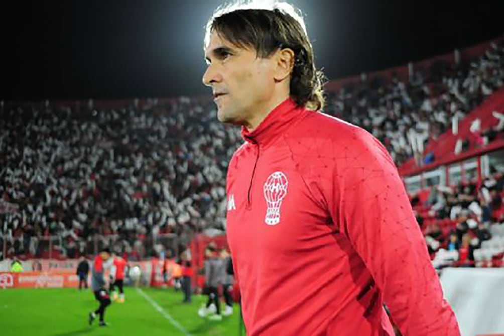 Diego Martínez, el técnico de Huracán.