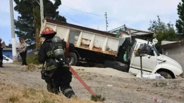 Tragedia en Comodoro Rivadavia: murió un hombre arrollado por su propio camión