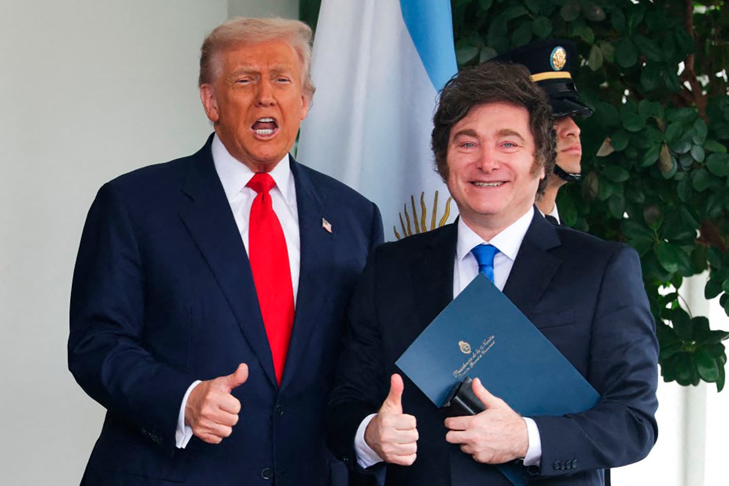 WASHINGTON, DC - OCTOBER 14: U.S. President Donald Trump (L) greets President of Argentina Javier Milei as he arrives at the West Wing of the White House on October 14, 2025 in Washington, DC. Trump is hosting Milei for a working lunch days after the U.S. Treasury finalized a $20 billion currency swap framework with Argentina in an effort to help stabilize its economy. Alex Wong/Getty Images/AFP (Photo by ALEX WONG / GETTY IMAGES NORTH AMERICA / Getty Images via AFP)
