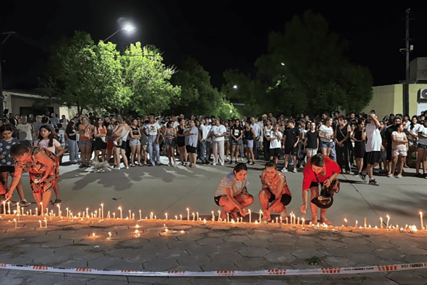 velas por Ian, alumno asesinado en la Escuela 40 de San Cristóbal, Santa Fe