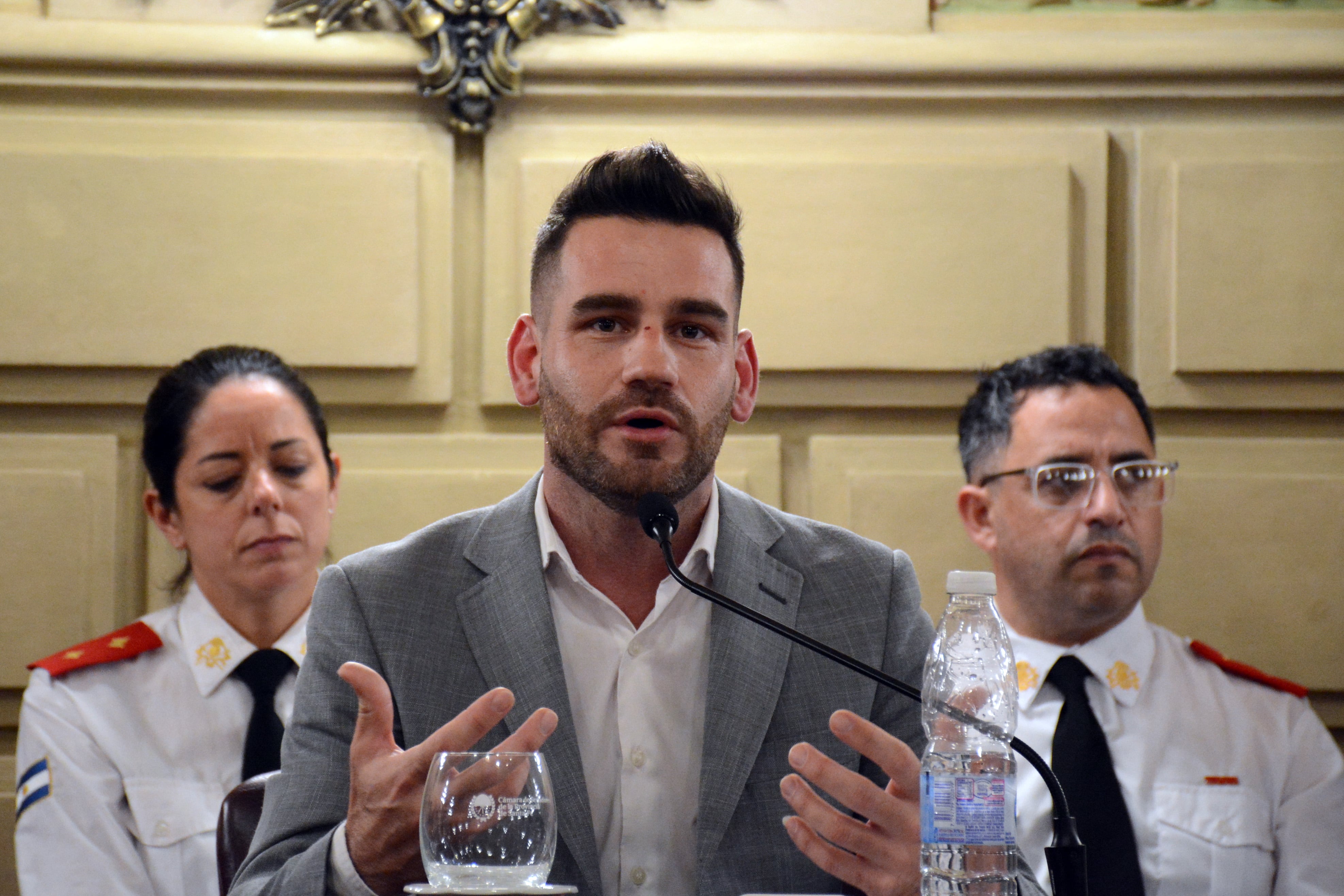 La Cámara de Senadores realizó este jueves la Sesión Ordinaria n° 4 del Período 142
Sanción definitiva a la creación de una Comisión para la Reforma del Sistema Previsional
media sanción otros importantes proyectos como la creación de una Unidad Fiscal Especial sobre Delitos Rurale
Senador Provincial Oscar Alfredo Dolzani Departamento San Javier
FOTO Prensa Senado