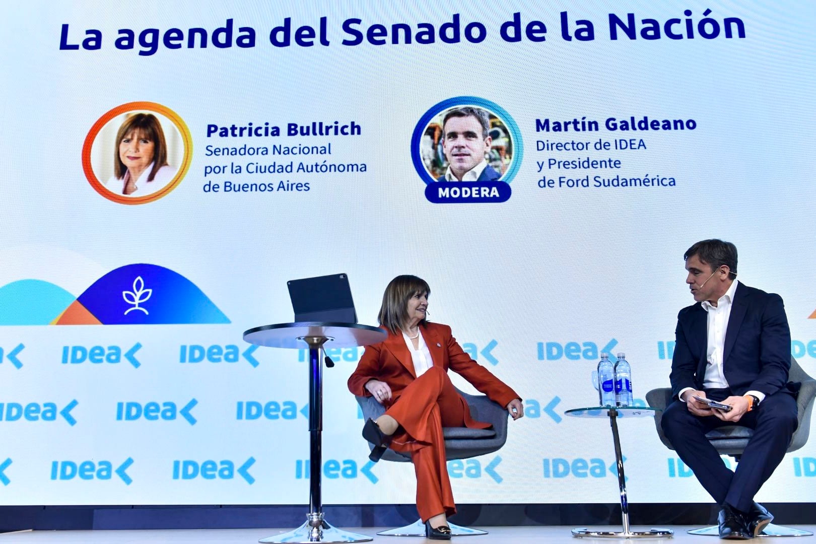 NOTICIAS ARGENTINAS
BAIRES, OCTUBRE 1: La senadora y jefa de bancada de La Libertad Avanza, Patricia Bullrich, dijo que sus planteos críticos sobre el rumbo económico del Gobierno están vinculados a las “preocupaciones de los argentinos”. Bullrich lo dijo durante una conferencia de prensa que brindó antes de su presentación en el Coloquio de IDEA, donde llegó acompañada de una reducida comitiva cerca del mediodía marplatense. FOTO NA: PRENSA IDEA