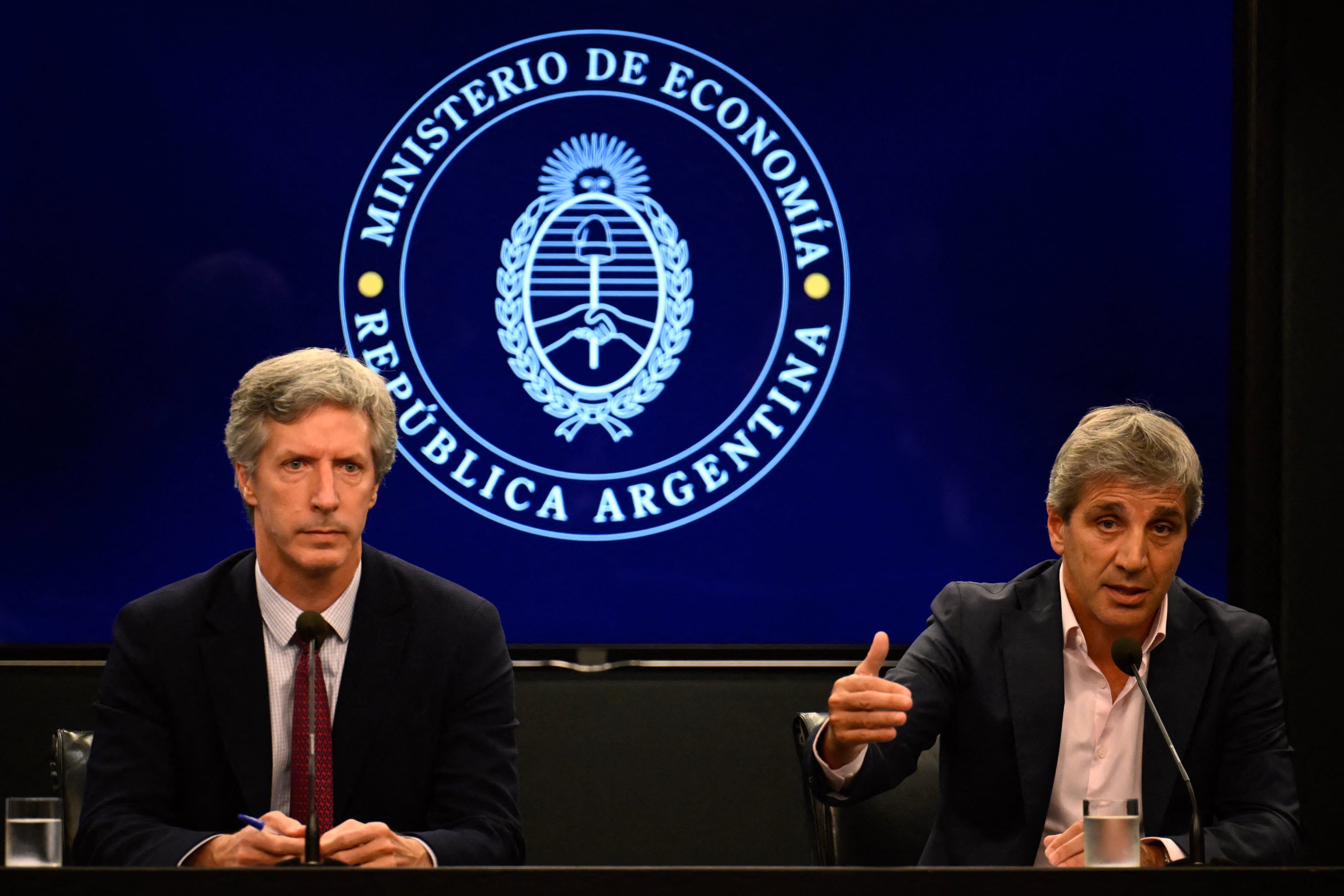 Luis Caputo y Santiago Bausili