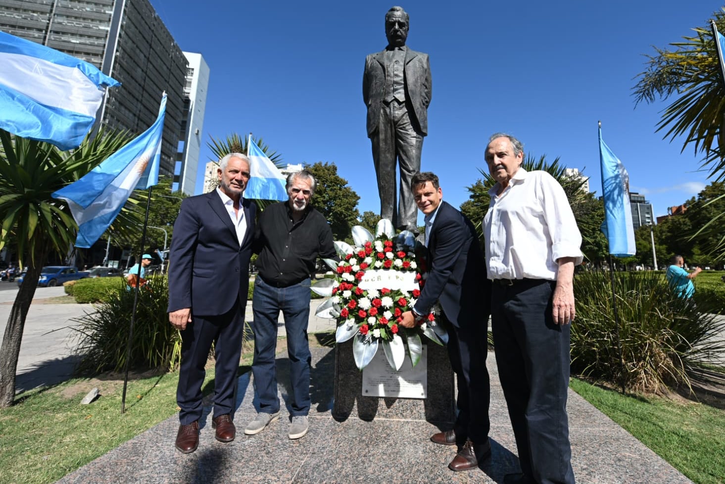 Homenaje a Raul Alfonsin en La Plata, Alak