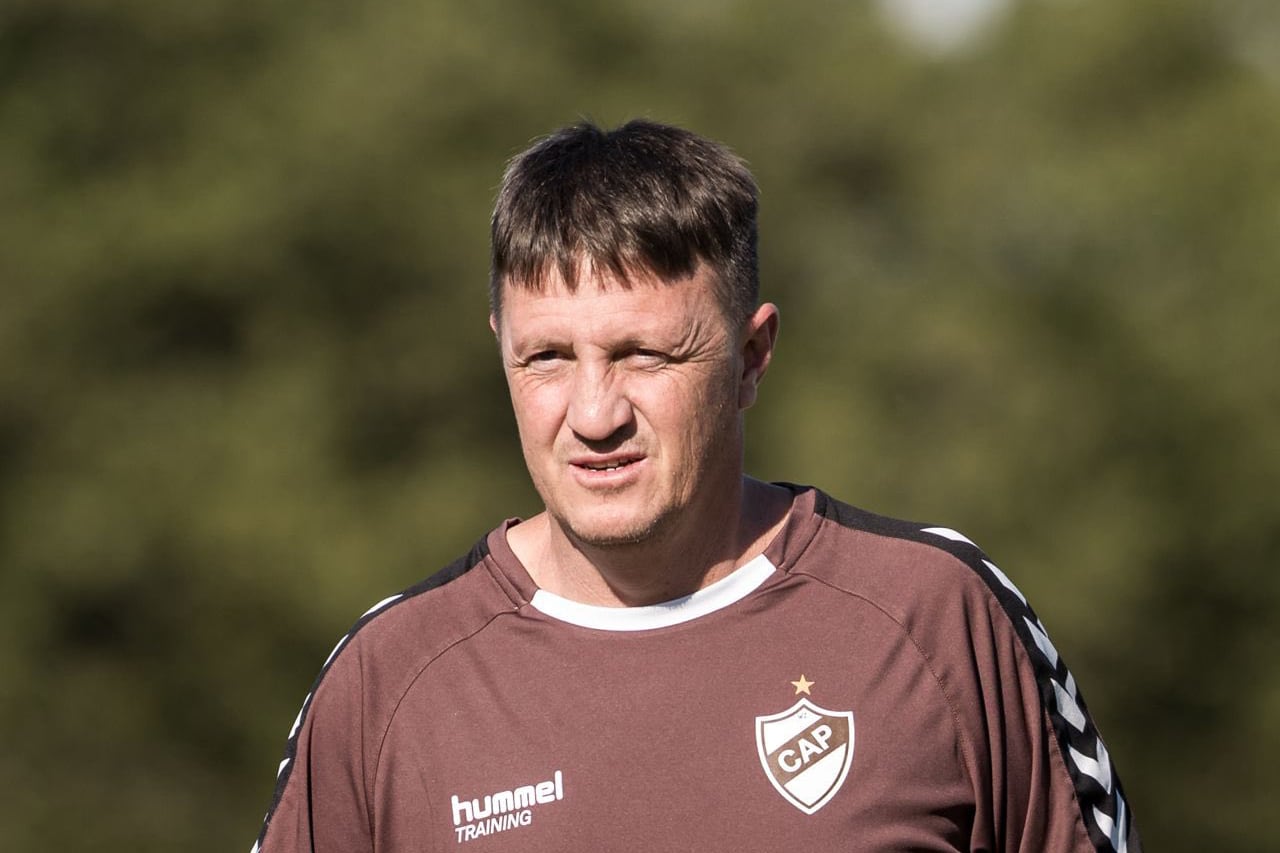 FOTO PRENSA PLATENSE 
    walter zunino   platense