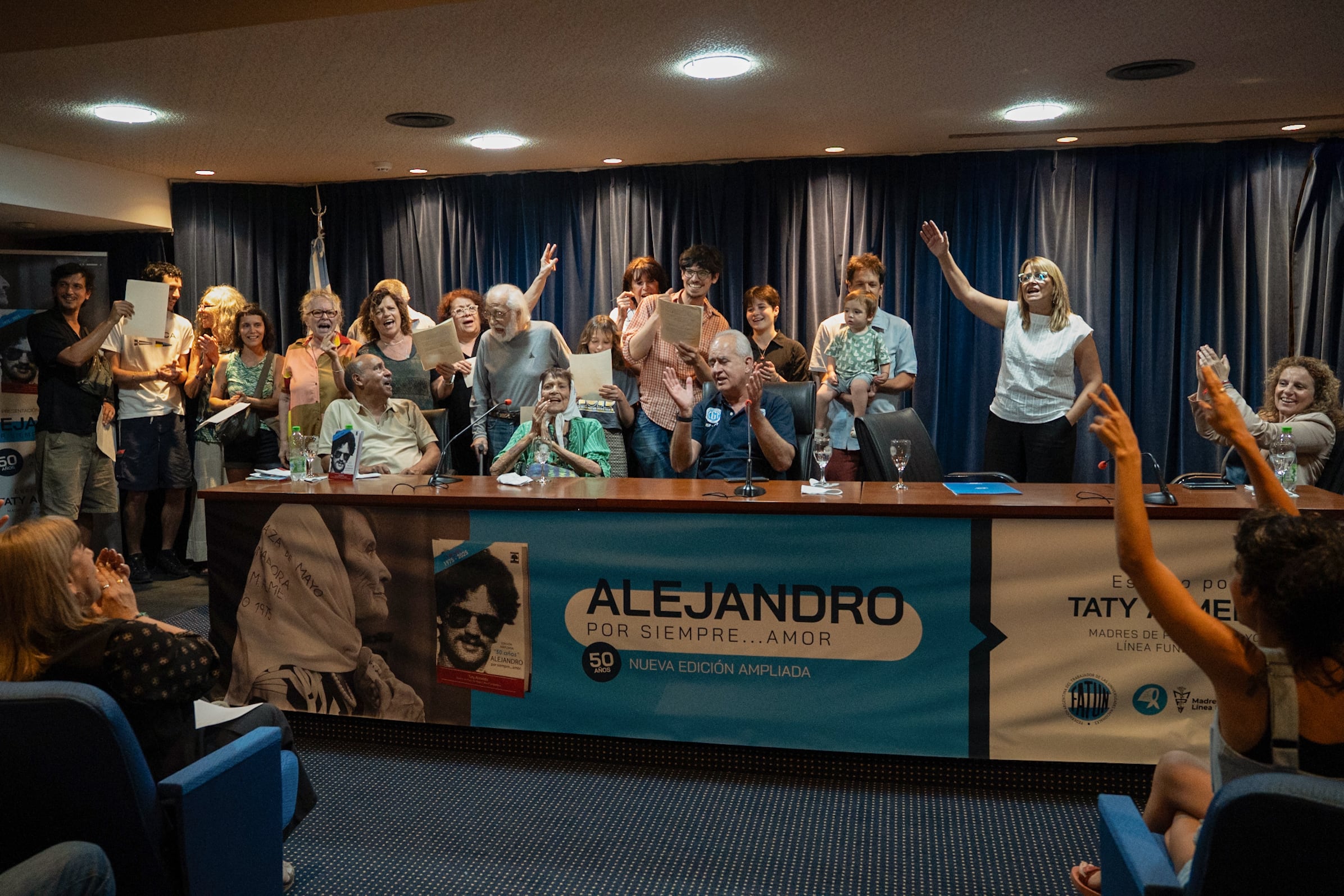 Presentacion del libro "50 años Alejandro por siempre amor" de Taty Almeida