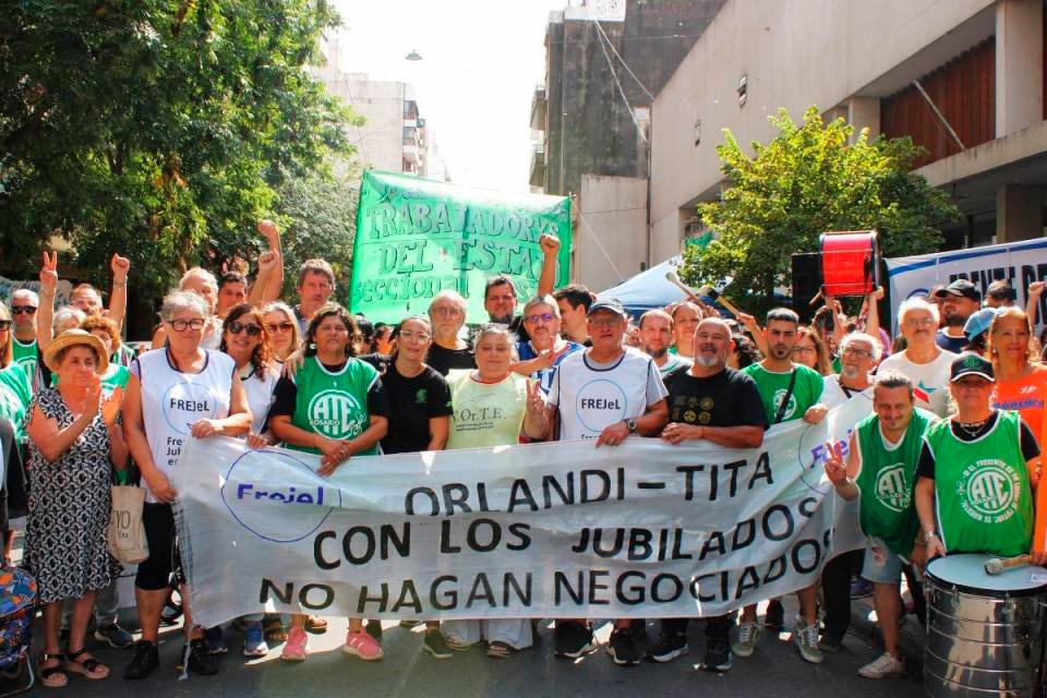 Marcha de Ate frente a PAMI Rosario