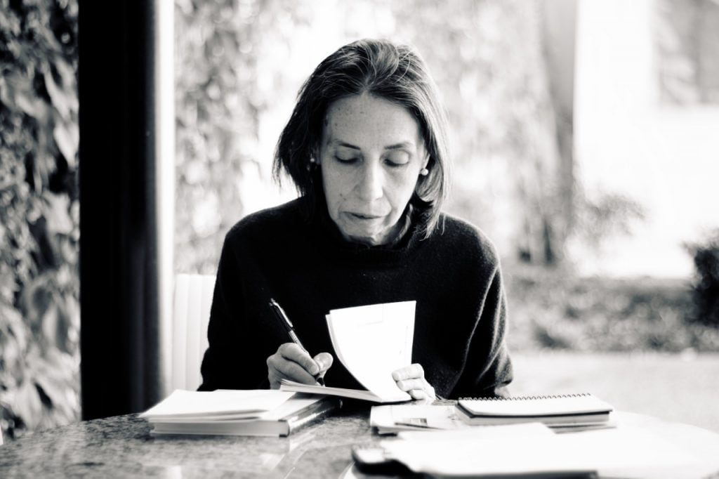 La editorial Caballo Negro publicó "Un telegrama al futuro", de la escritora Elvira Hernández