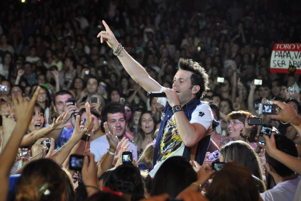 Axel decidió romper el silencio en un recital. 