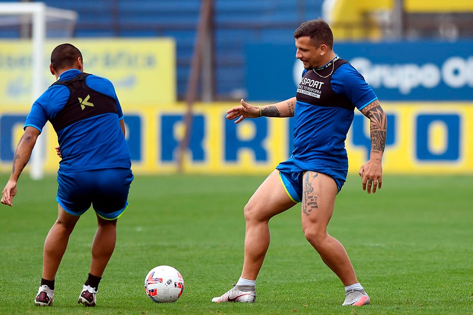 Vecchio superó las molestias físicas que lo marginaron del primer equipo.