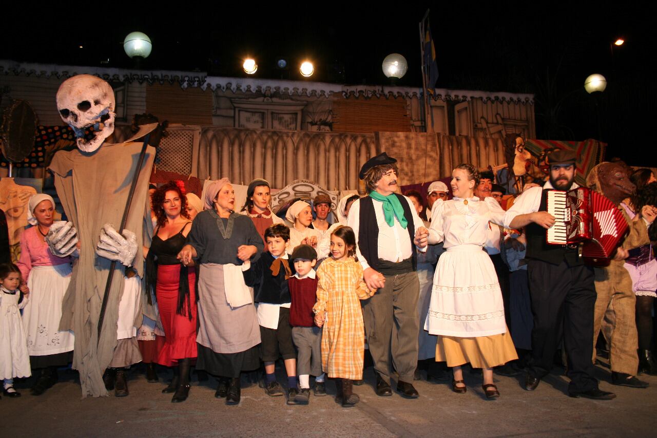 "Venimos de muy lejos", del Grupo de Teatro Catalinas Sur.