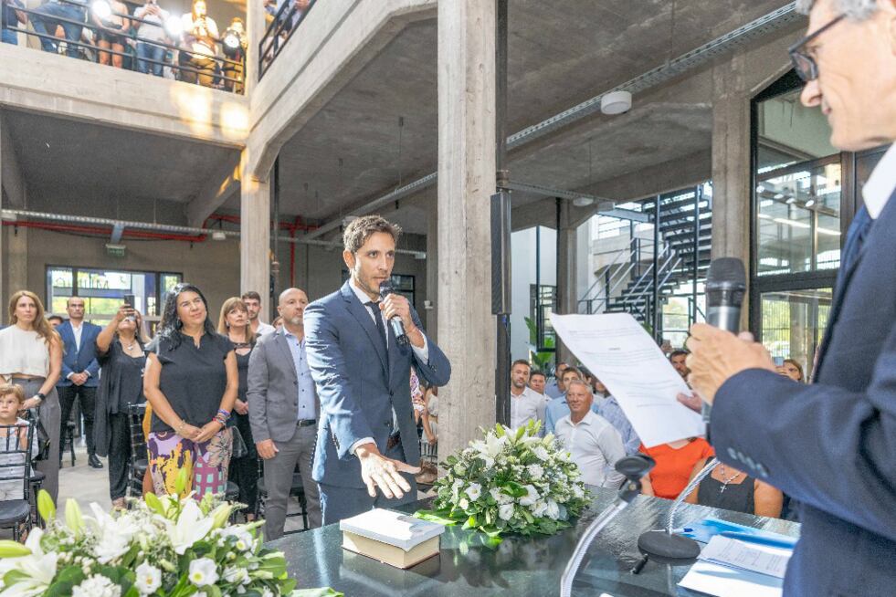 Santiago Passaglia asumió y pidió licencia para seguir como diputado provincial.