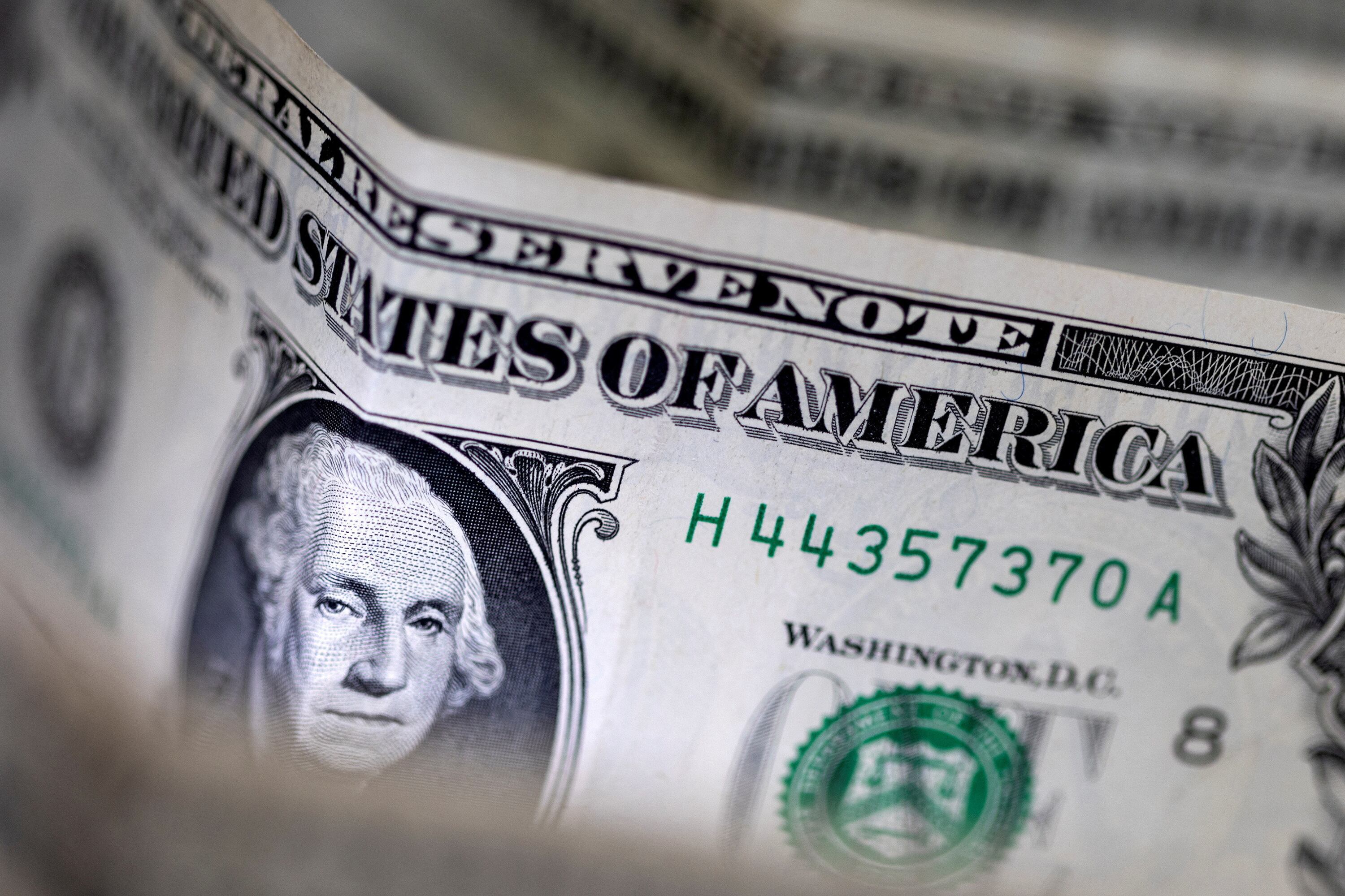 El dólar blue subió 10 pesos en la jornada y llegó a 810.