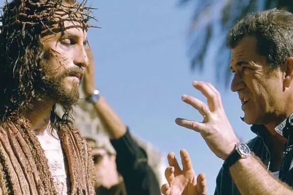 Sobre la trama, "La pasión de Cristo 2" abordaría el tema de la resurrección con un enfoque más espiritual y filosófico.