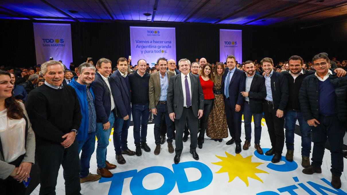 Alberto Fernández con intendentes, diputados y candidatos.