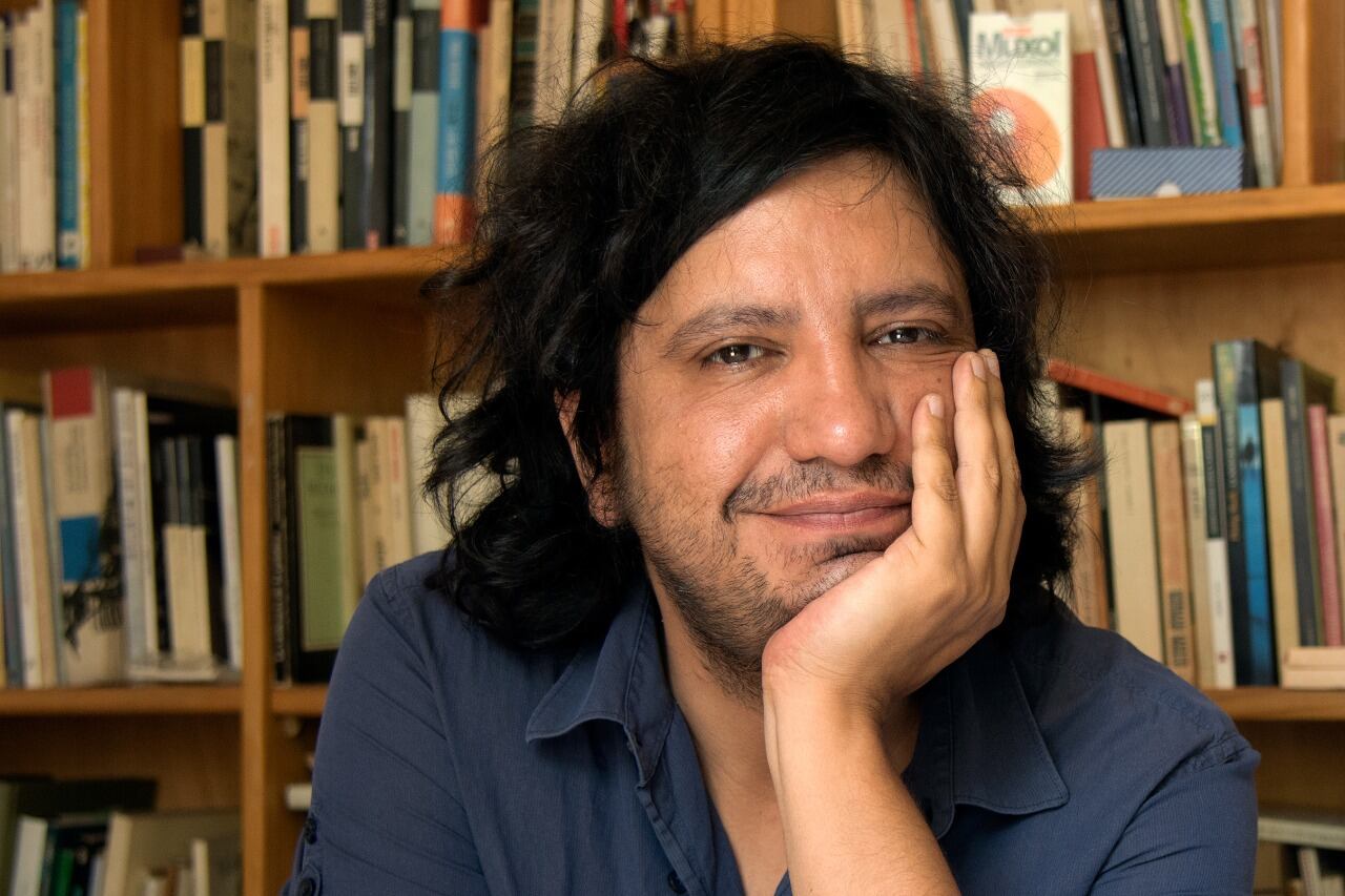 Zambra es poeta, escribe narrativa y ensayo, pero también fue (y sigue siendo) lector.