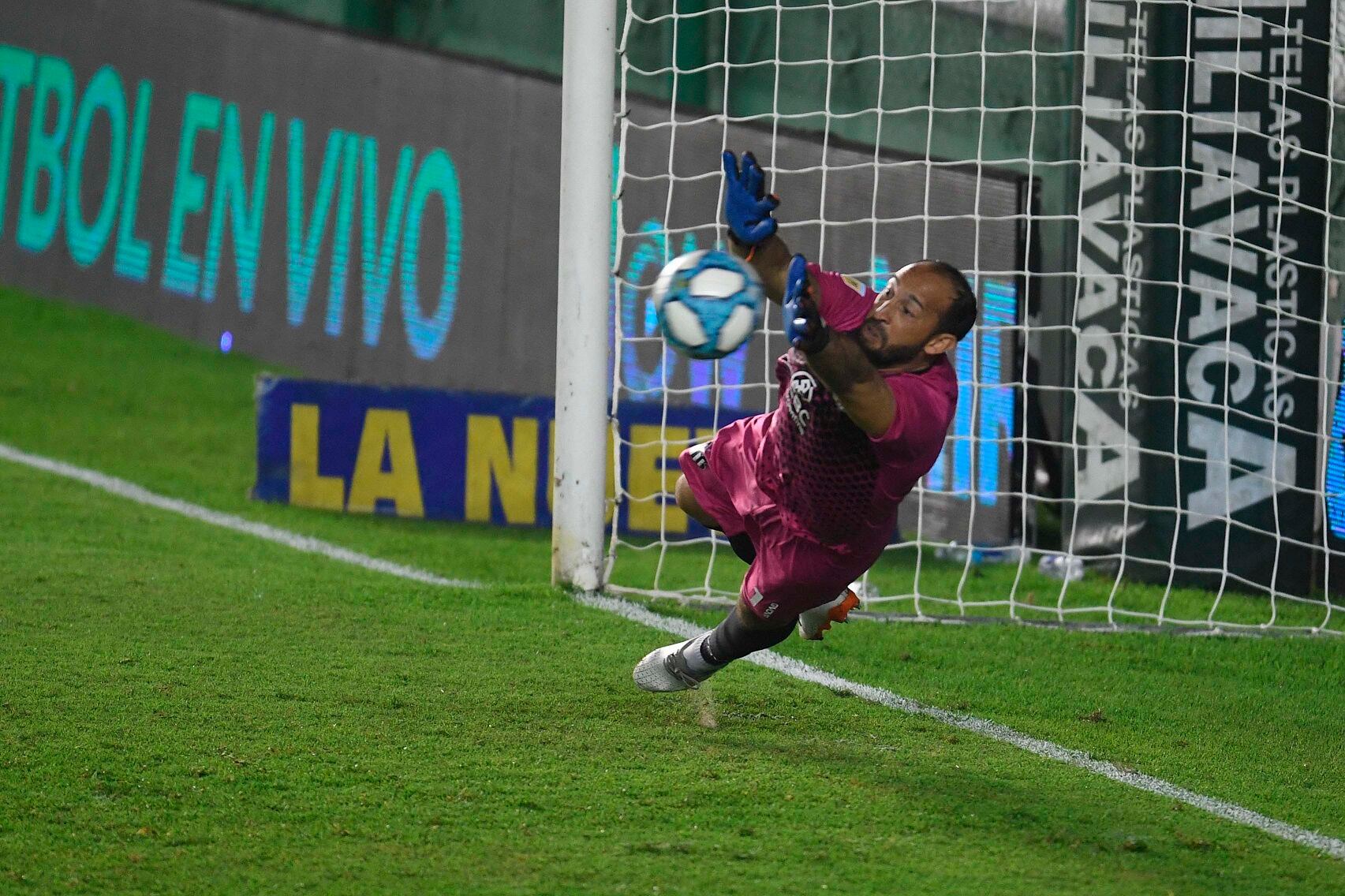 El exHuracán y Boca es récord con 13 penales atajados en la historia del certamen.