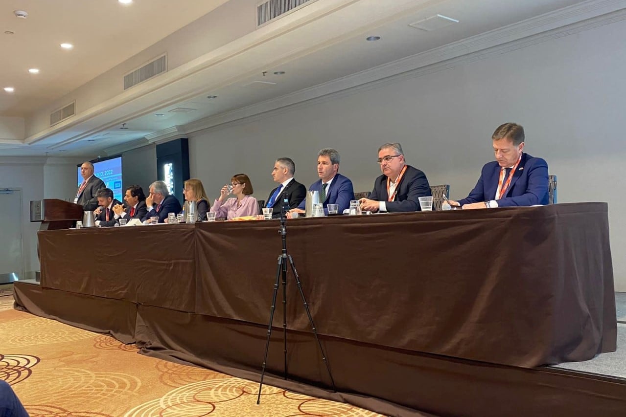 Gobernadores de las provincias mineras y la secretaria de Minería de Nación en el Argentina Forum Day de la feria de Canadá.