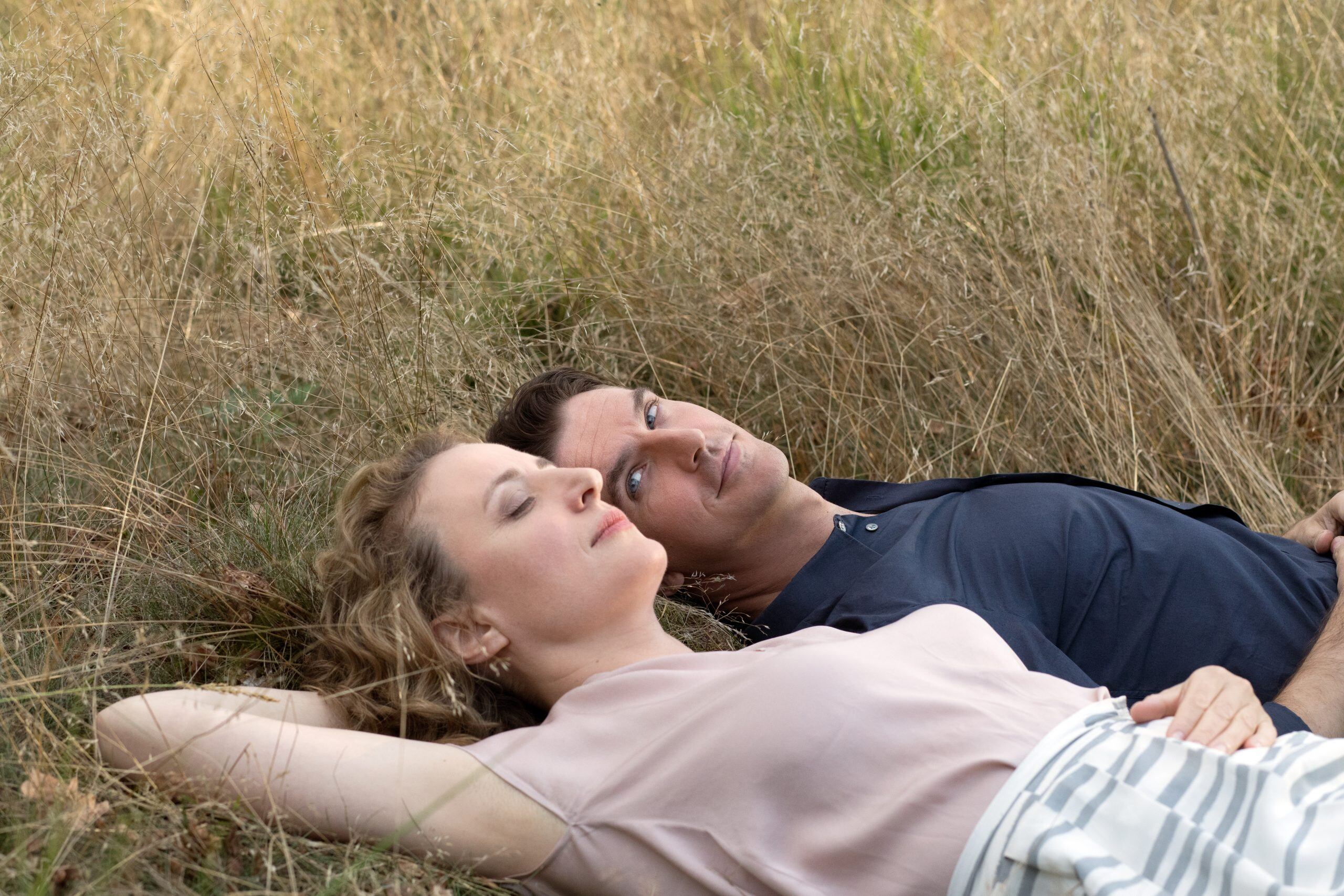 Maren Eggert y Dan Stevens, como en el paraíso.