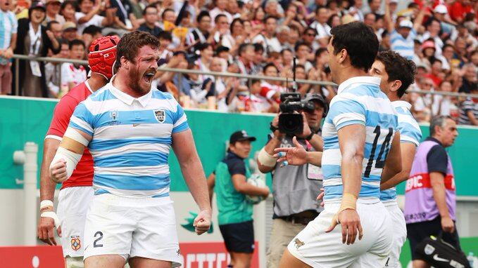 Montoya festeja el primer try del partido.