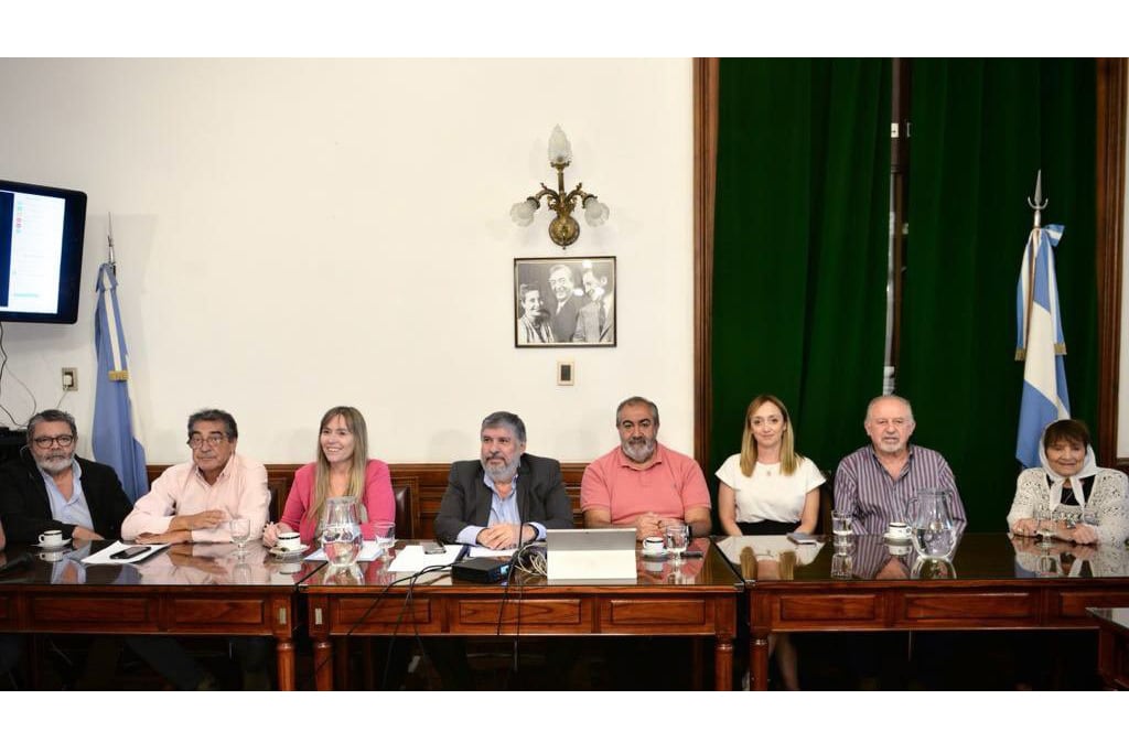 Los dirigentes de la CGT y las CTA se reunieron con senadores de UxP.