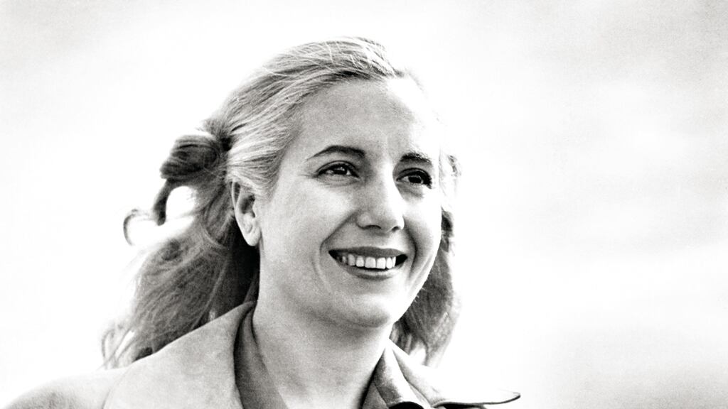 La famosa foto de Evita con el pelo suelto fue realizada en la quinta de San Vicente, a fines de 1948, cuando Fusco recién empezaba a trabajar para el gobierno.