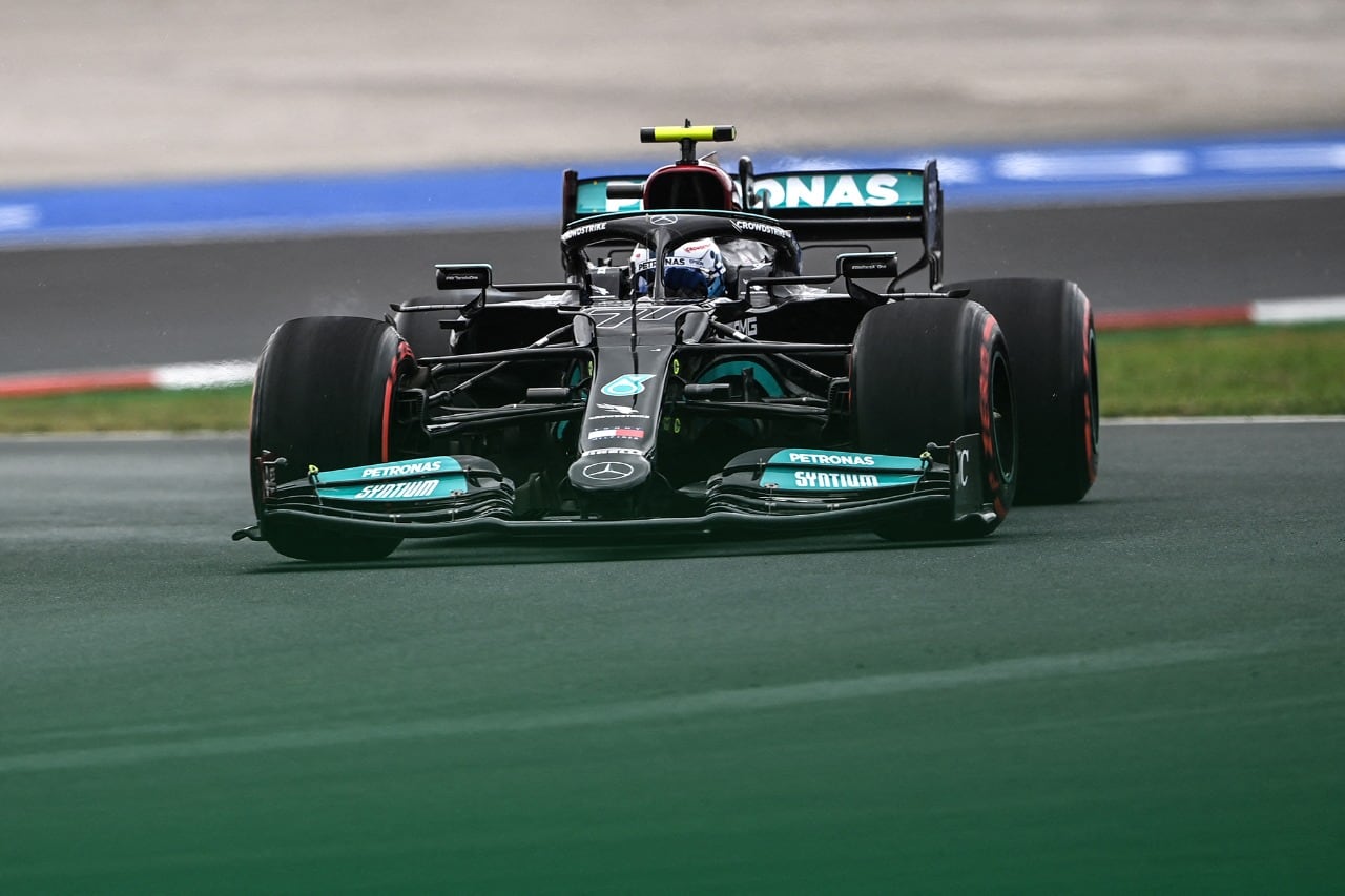 Bottas se quedó con la pole en Turquía