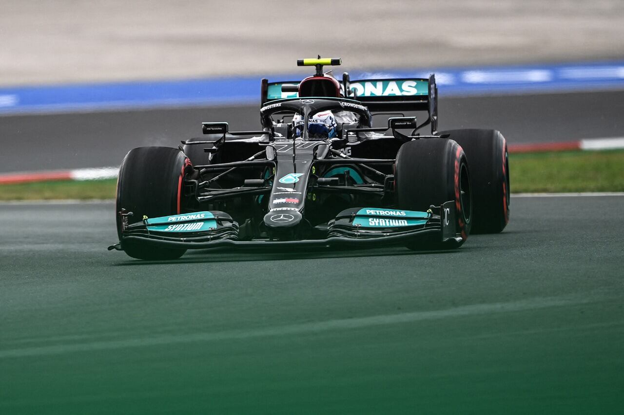 Bottas se quedó con la pole en Turquía