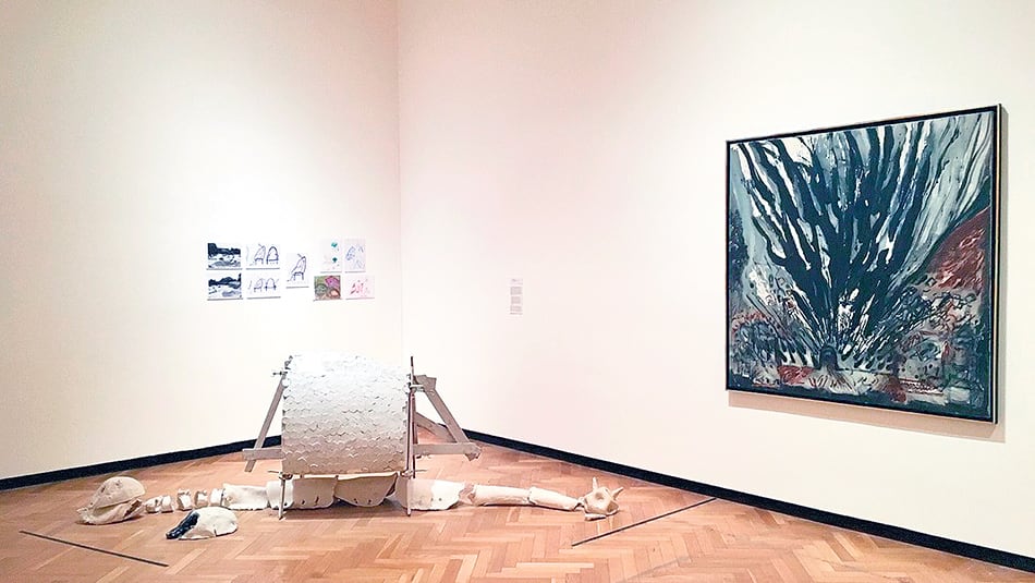 Obras de Testa en el MNBA: Gliptodonte y Casa de Moneda Potosí. Abajo: El espejito dorado.