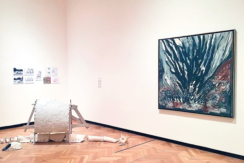 Obras de Testa en el MNBA: Gliptodonte y Casa de Moneda Potosí. Abajo: El espejito dorado.